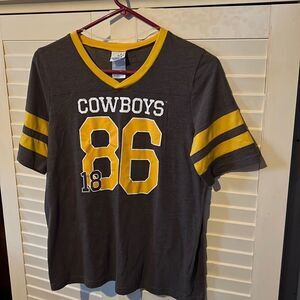 Creative apparel Wyoming Cowboys  short sleeve shirt medium